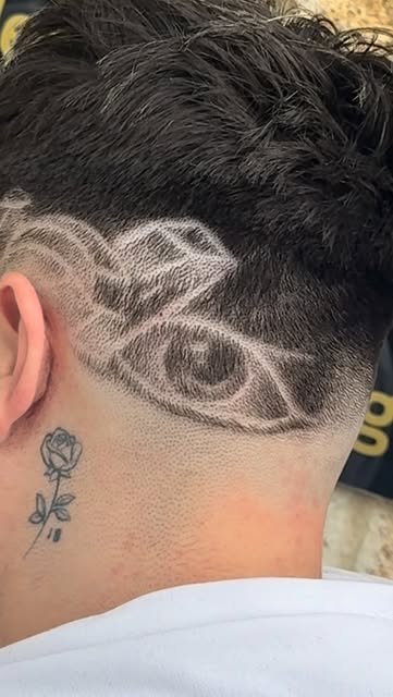 Diseño de un ojo a navaja en la nuca con degradado