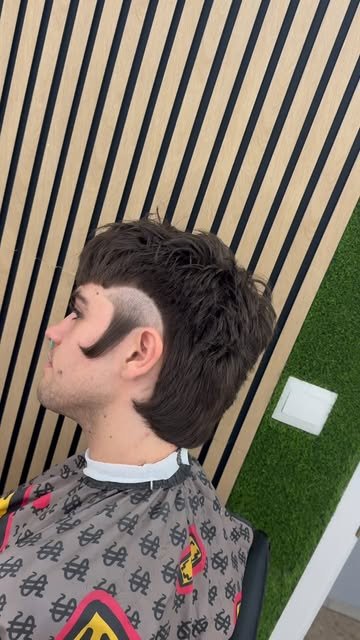 Mullet con patilla y diseño a navaja